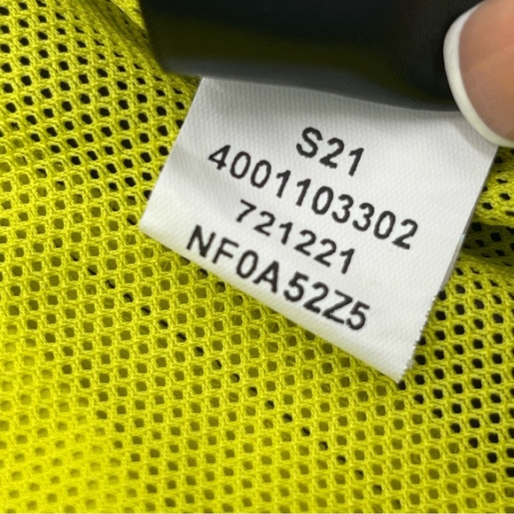 The North Face Men’s Large Hydrenaline Shorts Windwall Black Green Waterproof - Picture 9 of 12